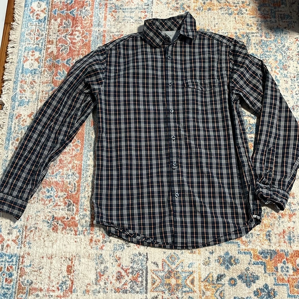 GAP blue plaid button-up shirt with pocket.